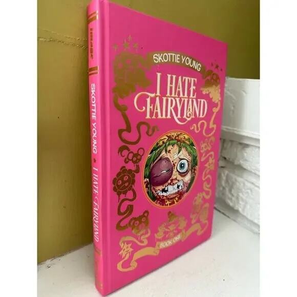I Hate Fairyland Book One Skottie Young HC Deluxe Includes Variant Covers Script - Picture 2 of 16